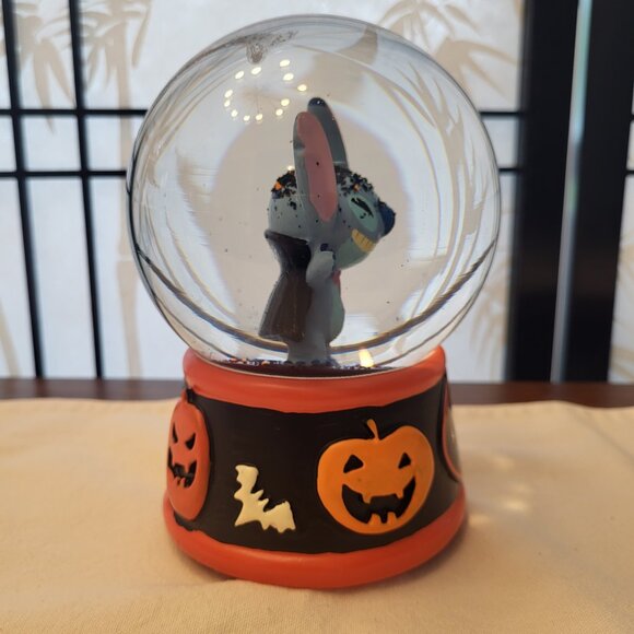 Disney Halloween Vampire Stitch Musical Snow Globe - Approx 6.5 inches NWT - Picture 3 of 6